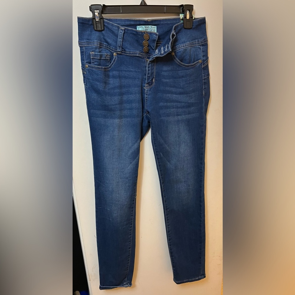 Women’s medium blue skinny Jeans fit size 11 stretchy. Never worn